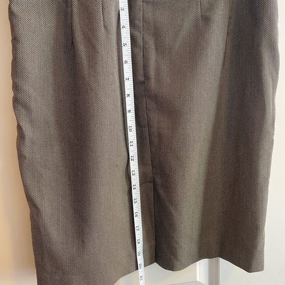 Banana Republic | Textured Pattern Pencil Skirt - Picture 2 of 4